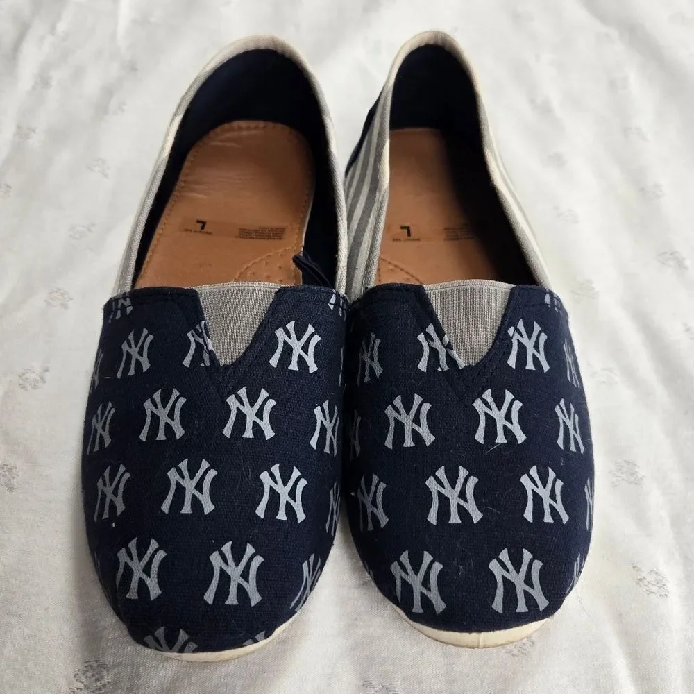FOCO New York Yankees Logo Striped Canvas Shoes Espadrilles Size L